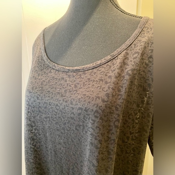 Animal print  fabric tee in black with scooped neck. Tee is sheer. 🖤🐆 - Picture 7 of 9